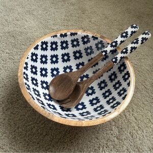 Belk Blue and White Patterned Serving Bowl with Wooden Utensils